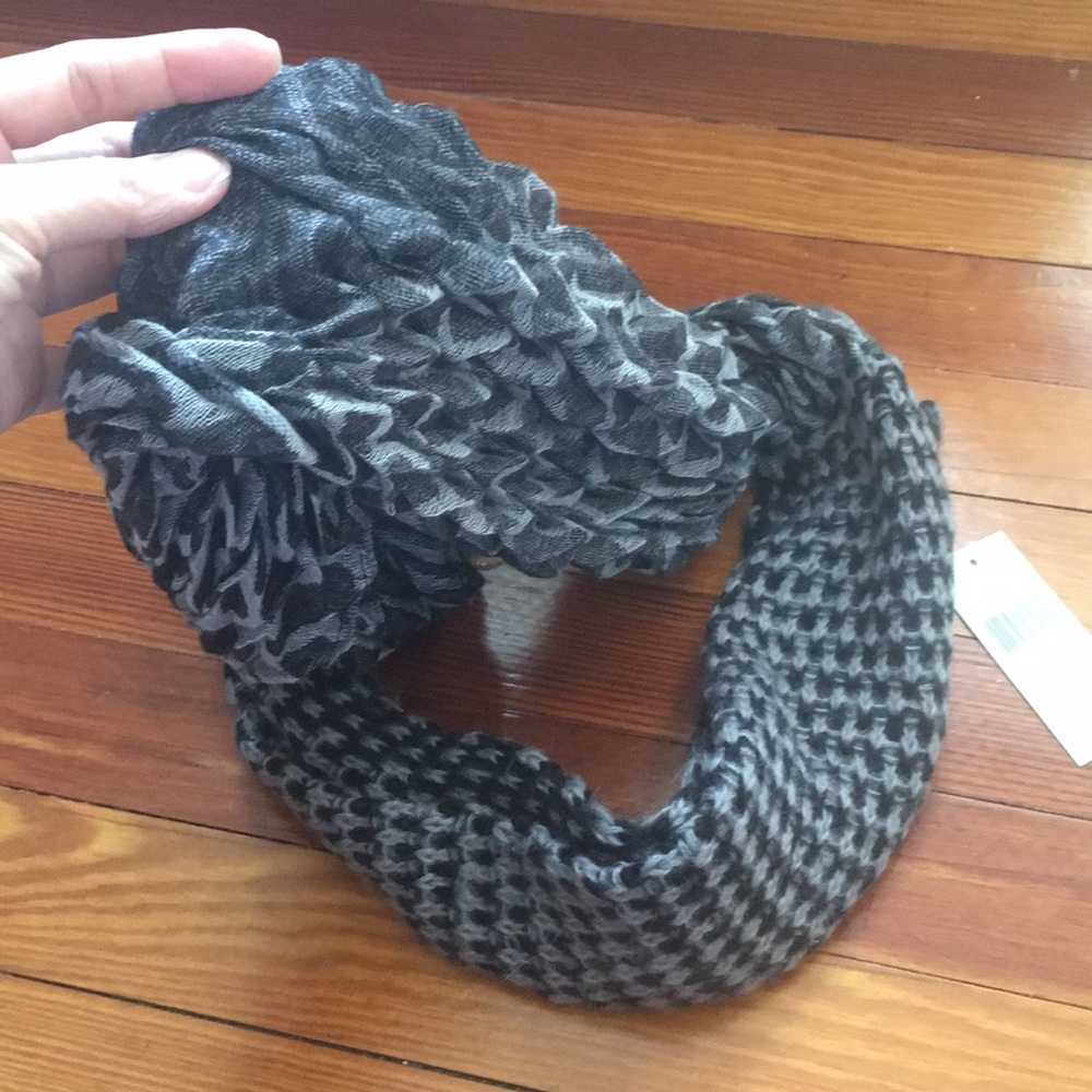 Infinity Loop Scarf. - Picture 2 of 6